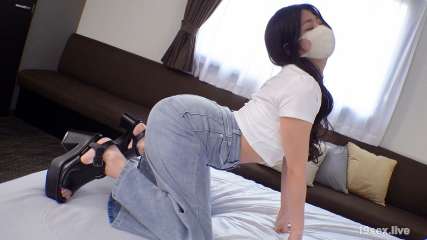 413INSTV-607 su -baba商店店员Haruno -chan 20 -year -old 20 -year -old sns，一个整洁而温柔的天使女孩，她似乎是最愉快的分裂舌头女性大学生打击，以在几秒钟内吸引一个男人